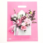 Розовый пакет с цветочным принтом и вырубной ручкой (40х31 см) - Сима-Ленд - купить с доставкой в Твери