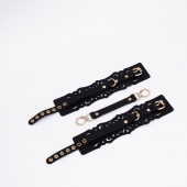 Черный кожаные оковы с узорами и золотистой фурнитурой - Crazy Handmade - купить с доставкой в Твери