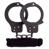 Чёрные наручники из листового металла в комплекте с веревкой BONDX METAL CUFFS LOVE ROPE SET - Dream Toys - купить с доставкой в Твери