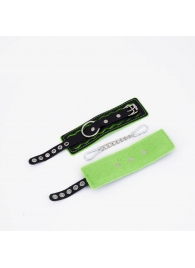 Черно-зеленые кожаные наручники с зеленой строчкой - Crazy Handmade - купить с доставкой в Твери
