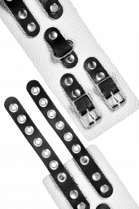 Бело-черные наручники с двумя ремешками и люверсами - Pecado - купить с доставкой в Твери