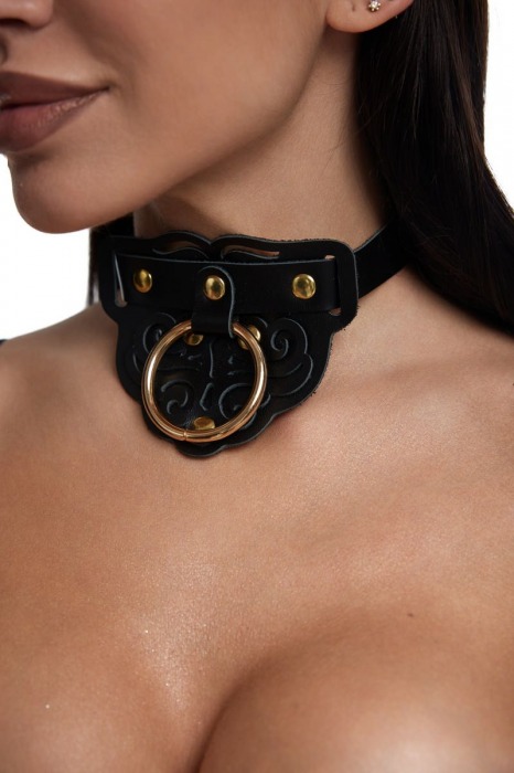 Черный фигурный кожаный ошейник с золотистой фурнитурой - Crazy Handmade - купить с доставкой в Твери